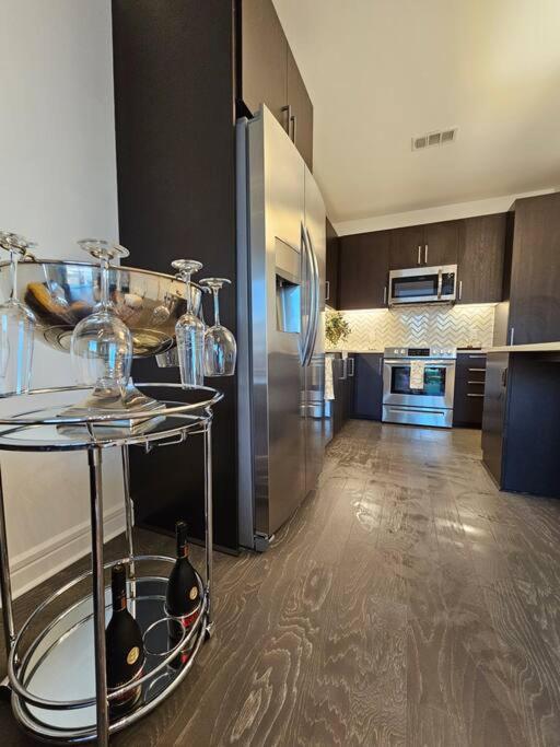 휴스턴 Luxury Highrise In Midtown - Skyline Views And Chic Decor 아파트 외부 사진