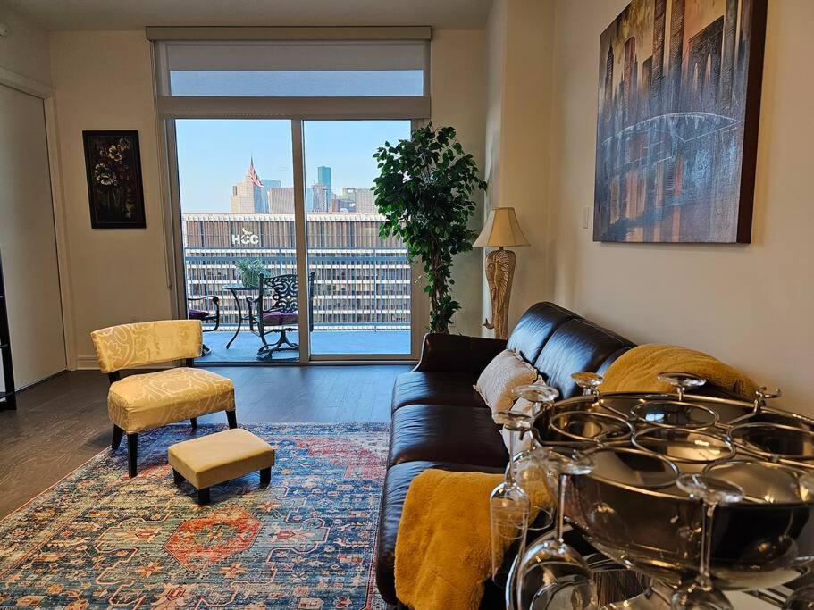 휴스턴 Luxury Highrise In Midtown - Skyline Views And Chic Decor 아파트 외부 사진