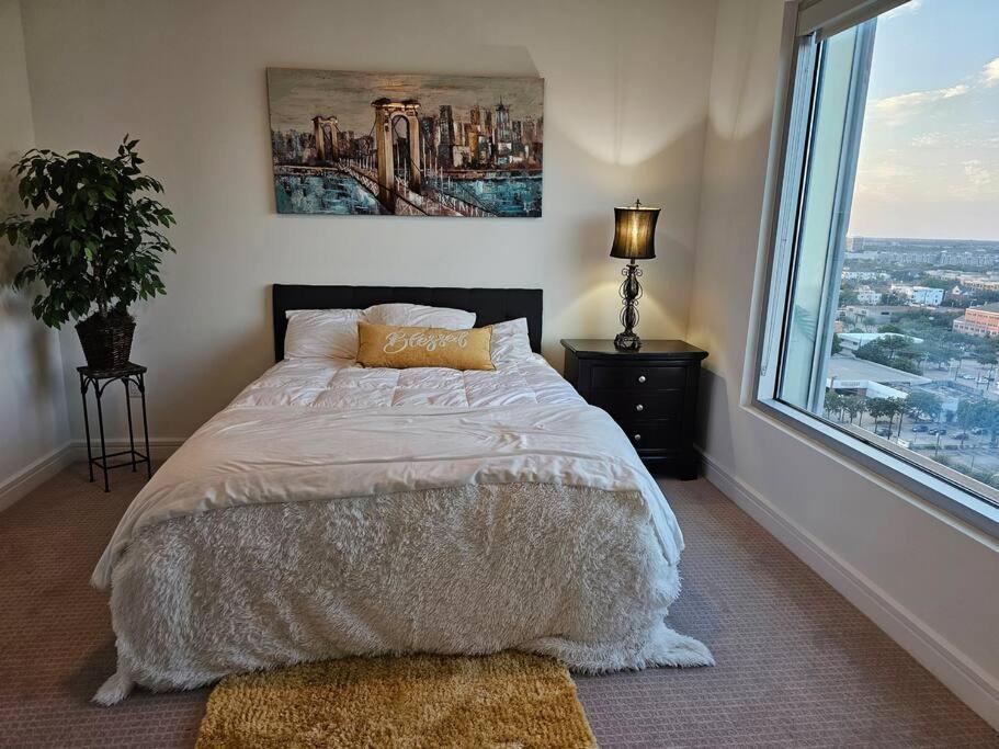 휴스턴 Luxury Highrise In Midtown - Skyline Views And Chic Decor 아파트 외부 사진