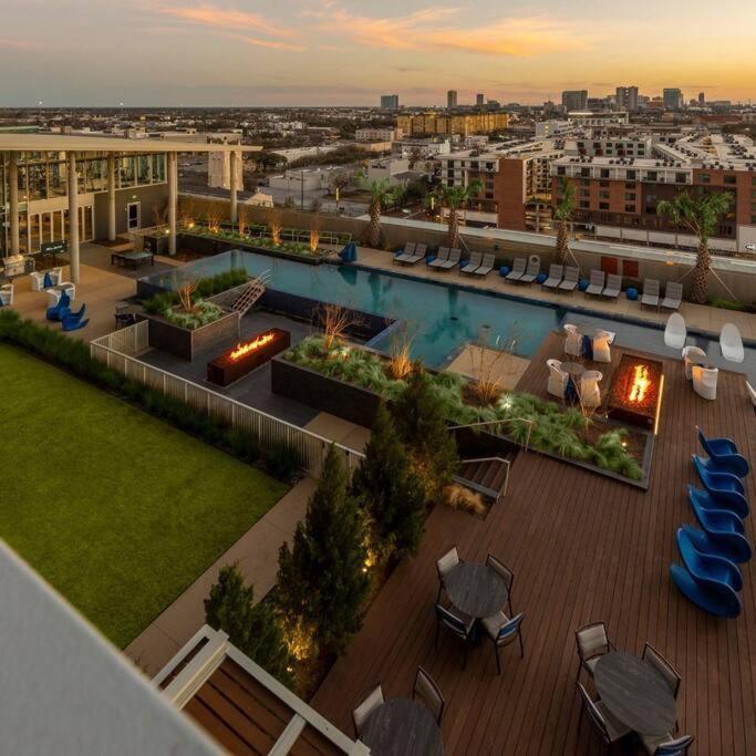 휴스턴 Luxury Highrise In Midtown - Skyline Views And Chic Decor 아파트 외부 사진
