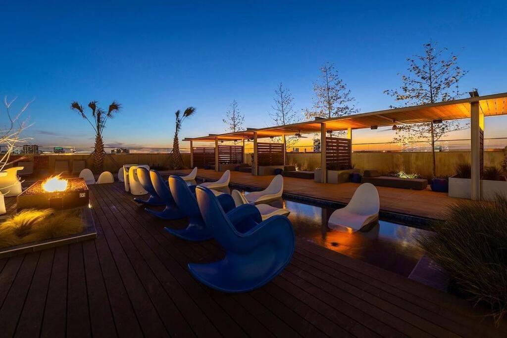 휴스턴 Luxury Highrise In Midtown - Skyline Views And Chic Decor 아파트 외부 사진